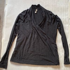 Lululemon women’s size 12 long sleeve gray crossover front